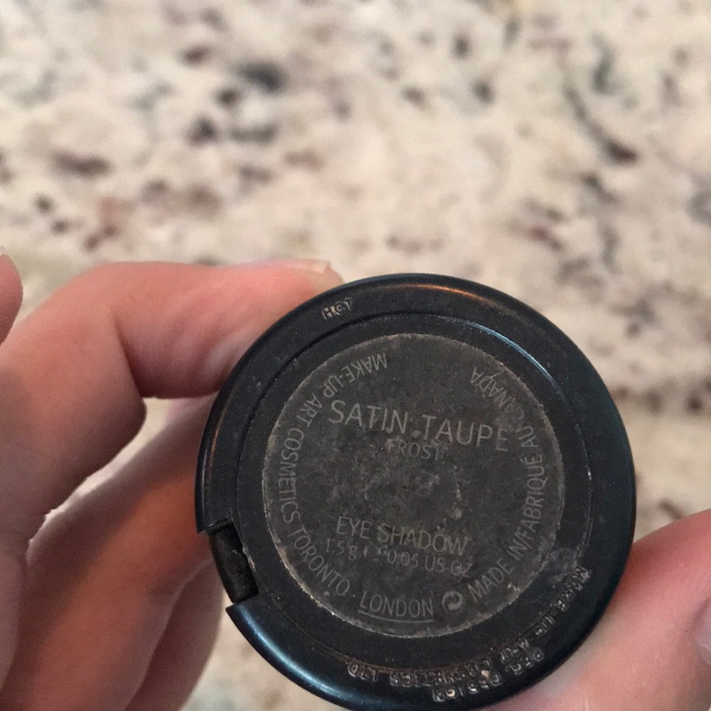 Mac eyeshadow - Picture 3 of 3
